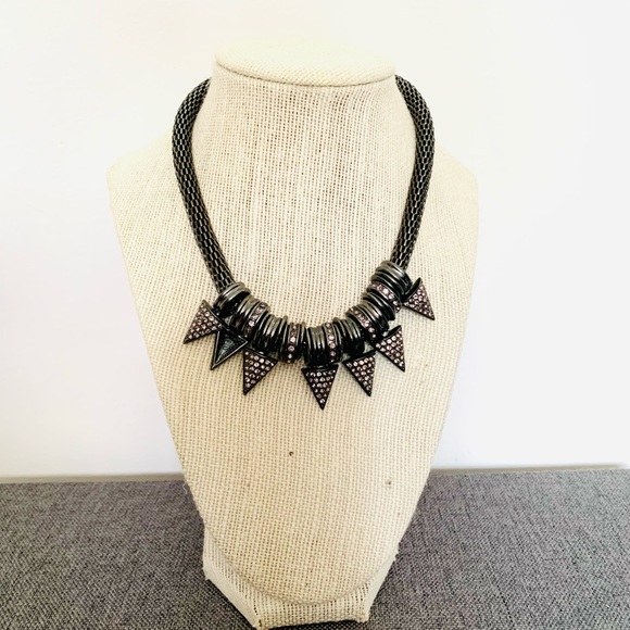 Pewter colored necklace with spikes - Picture 3 of 3